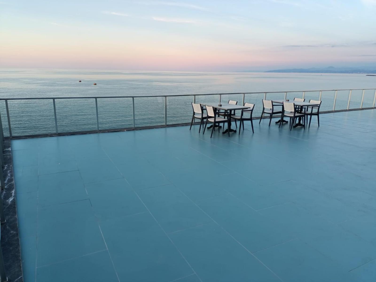 The Marine Hotel ทรับซอน ภายนอก รูปภาพ
